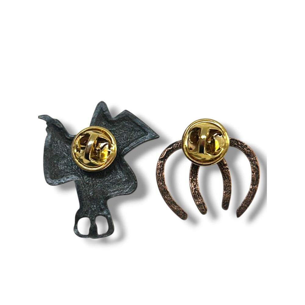 2 Equestrian Theme Lapel Pins Copper Color Horseshoes 1" Saddle 1.6" - Picture 4 of 5
